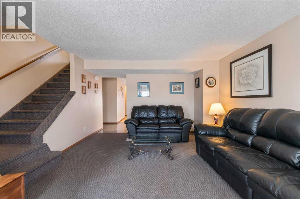 Single Family House for Sale in  Pinemeadow Road NE Pineridge Calgary 