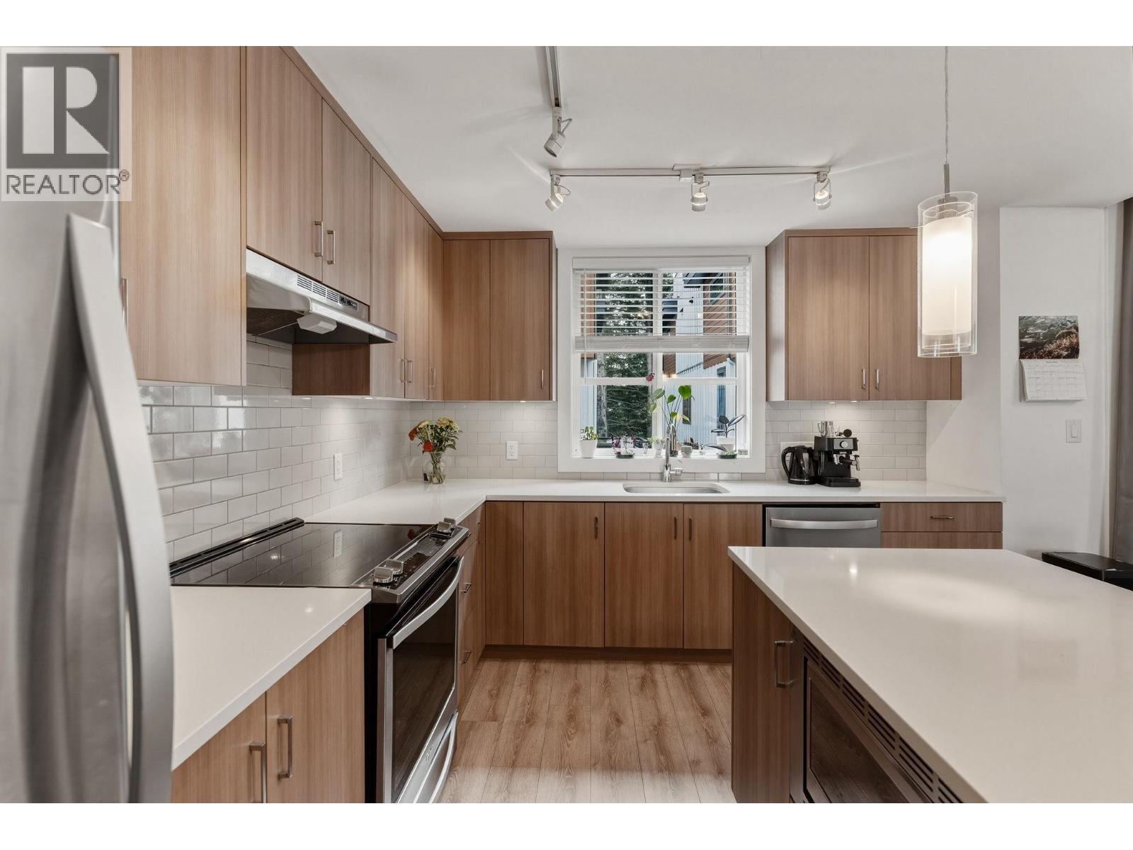 65 39769 GOVERNMENT ROAD, Squamish