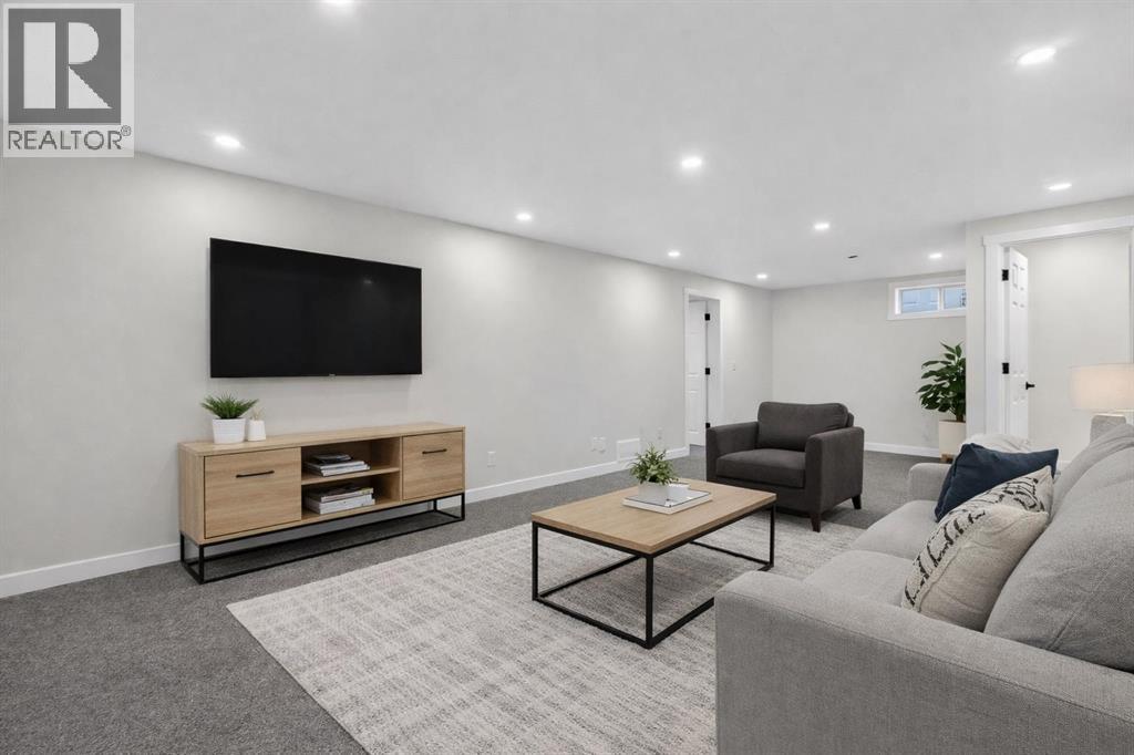 Single Family House Bungalow for Sale in  Lynnover Place SE Ogden Calgary 