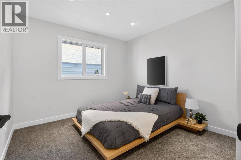 Single Family House Bungalow for Sale in  Lynnover Place SE Ogden Calgary 