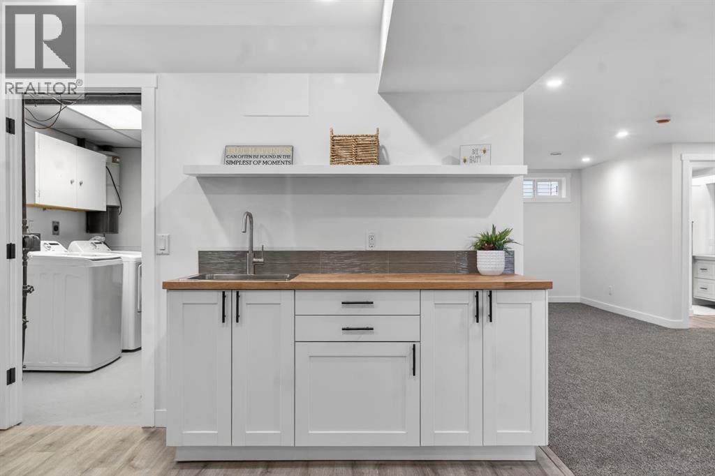 Single Family House Bungalow for Sale in  Lynnover Place SE Ogden Calgary 