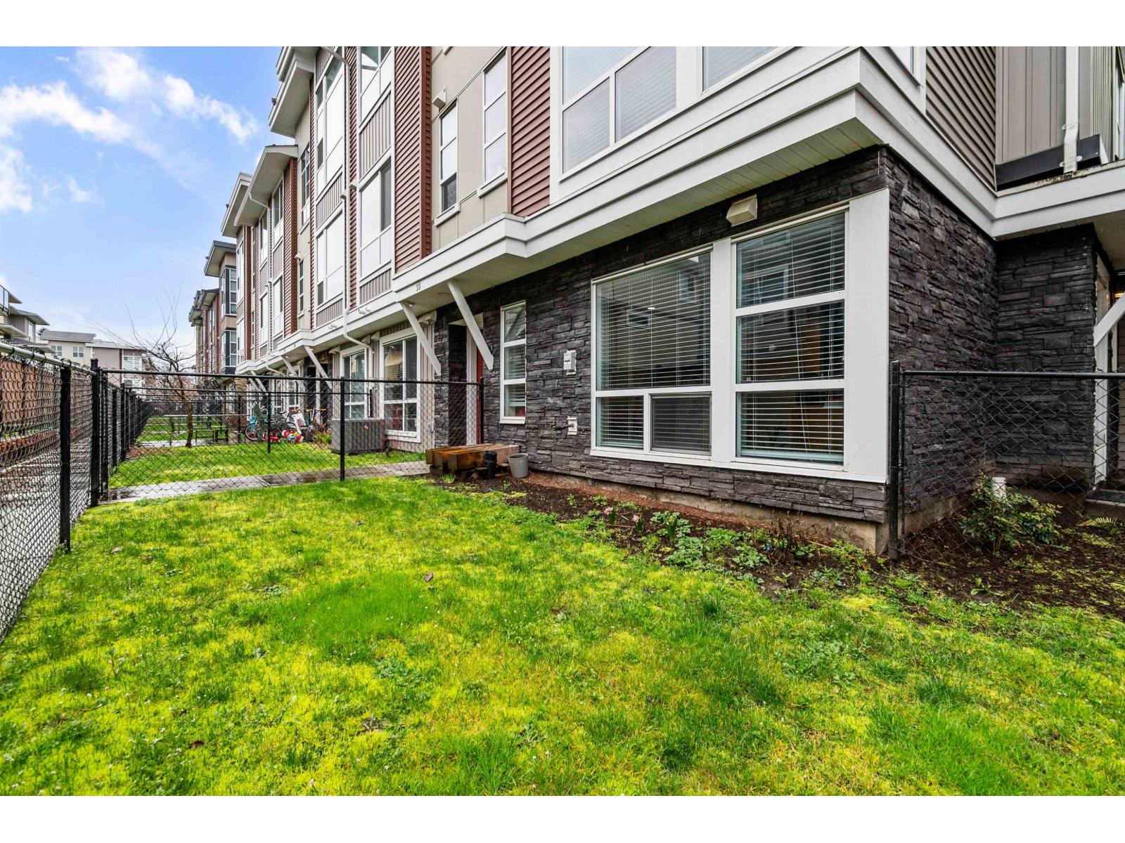 98 8413 MIDTOWN WAY, Chilliwack Proper South, Chilliwack