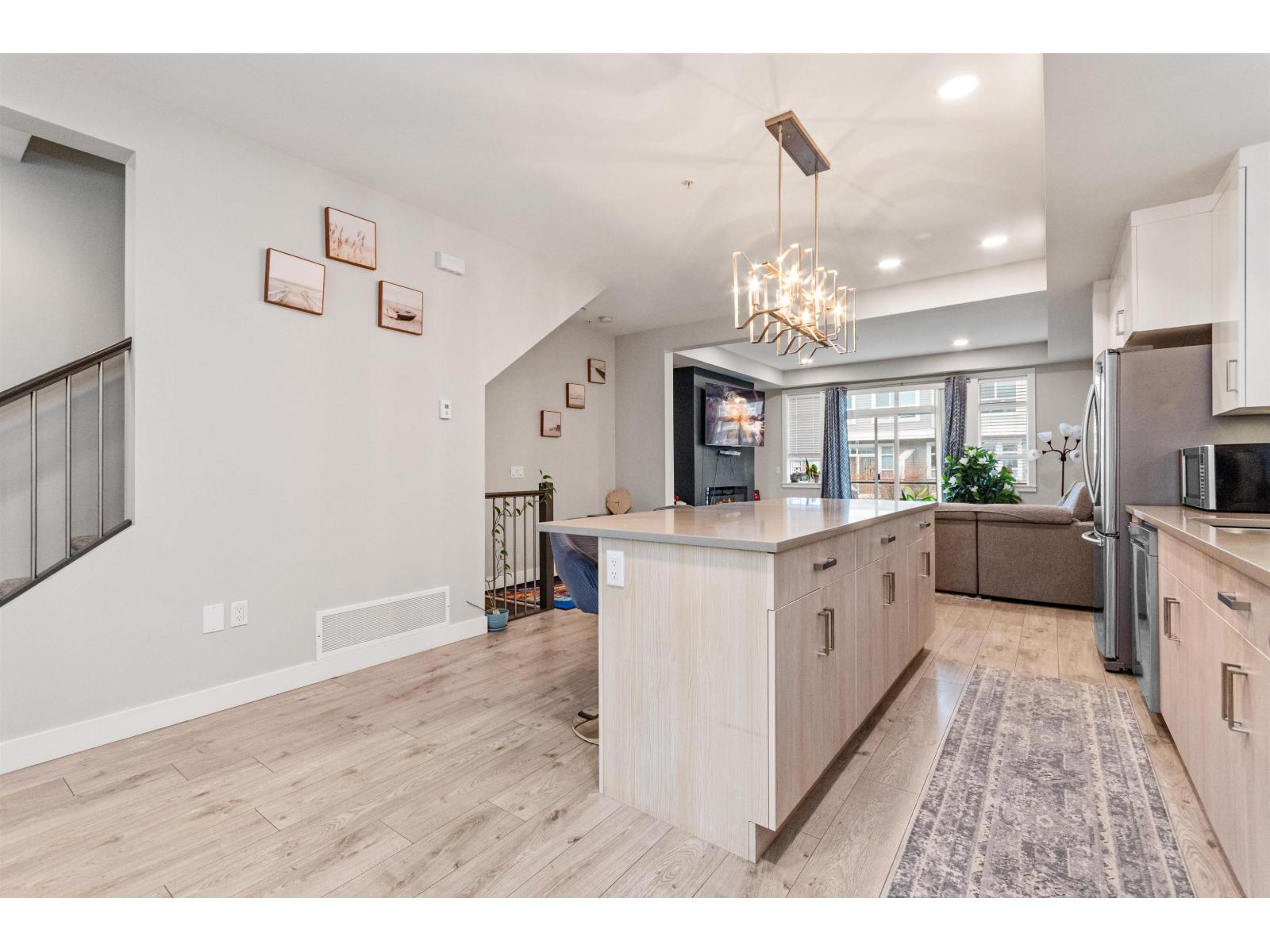 98 8413 MIDTOWN WAY, Chilliwack Proper South, Chilliwack