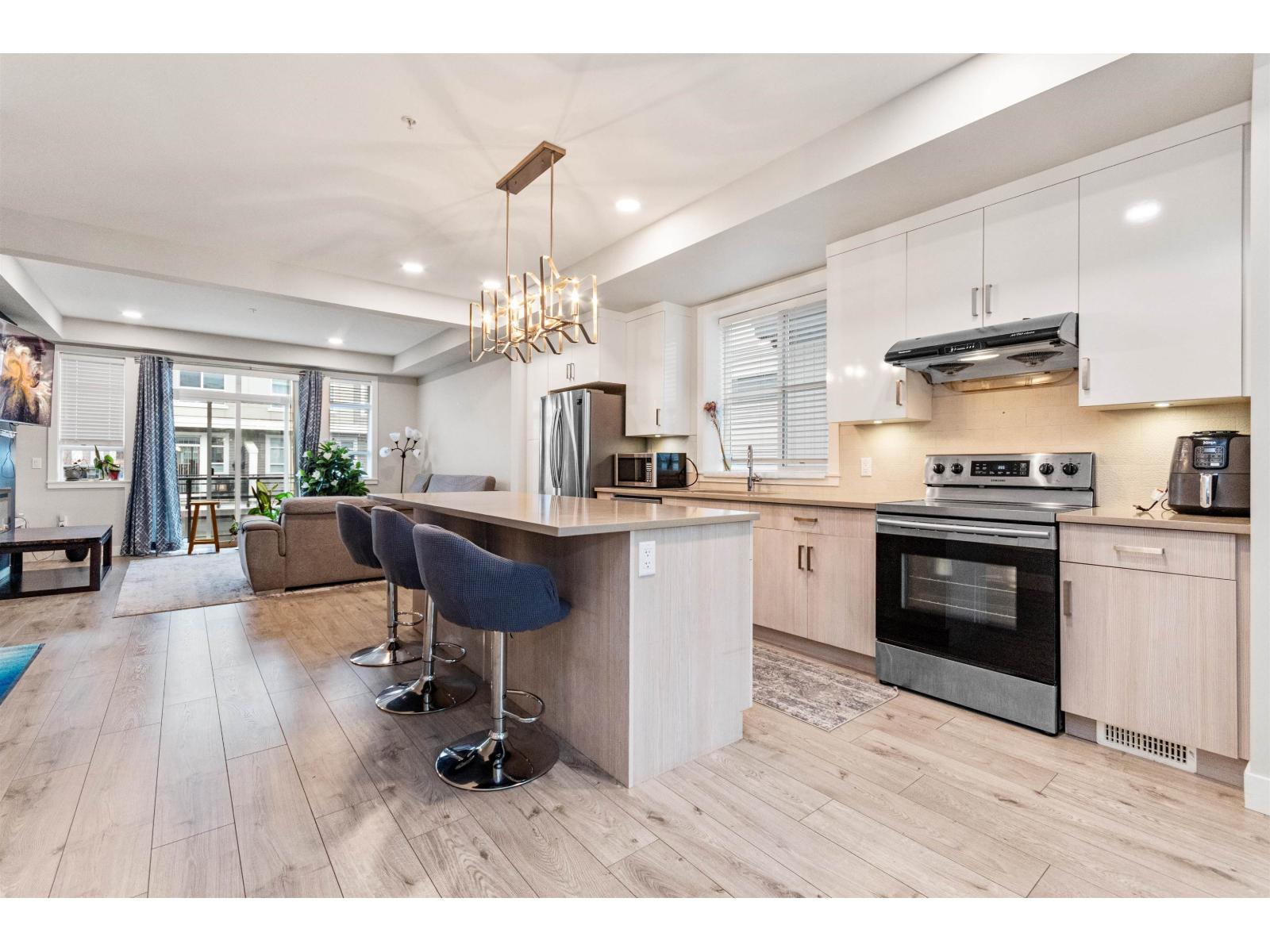 98 8413 MIDTOWN WAY, Chilliwack Proper South, Chilliwack