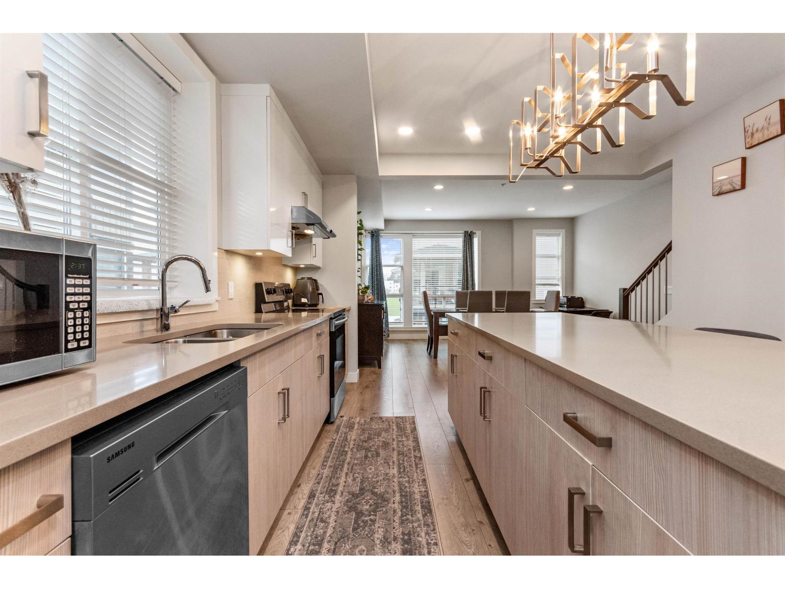 98 8413 MIDTOWN WAY, Chilliwack Proper South, Chilliwack