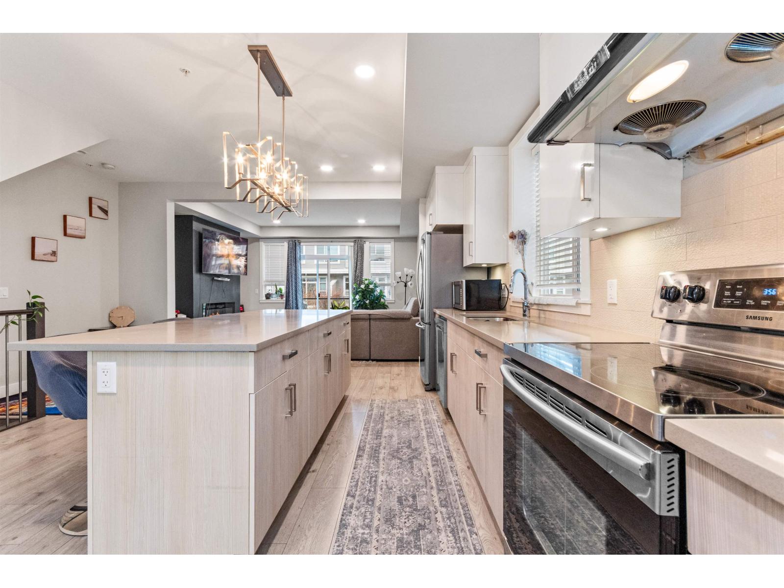 98 8413 MIDTOWN WAY, Chilliwack Proper South, Chilliwack