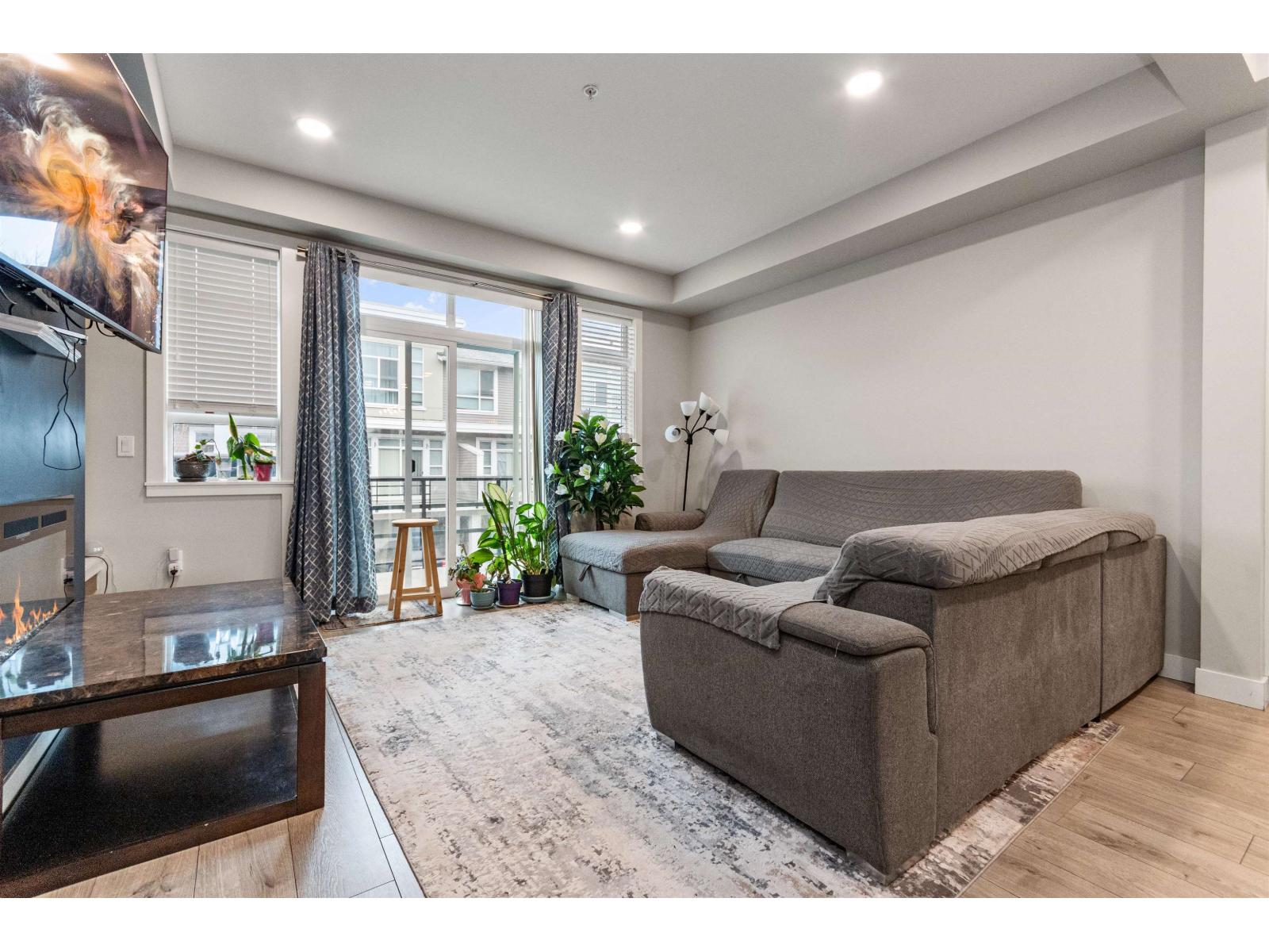 98 8413 MIDTOWN WAY, Chilliwack Proper South, Chilliwack