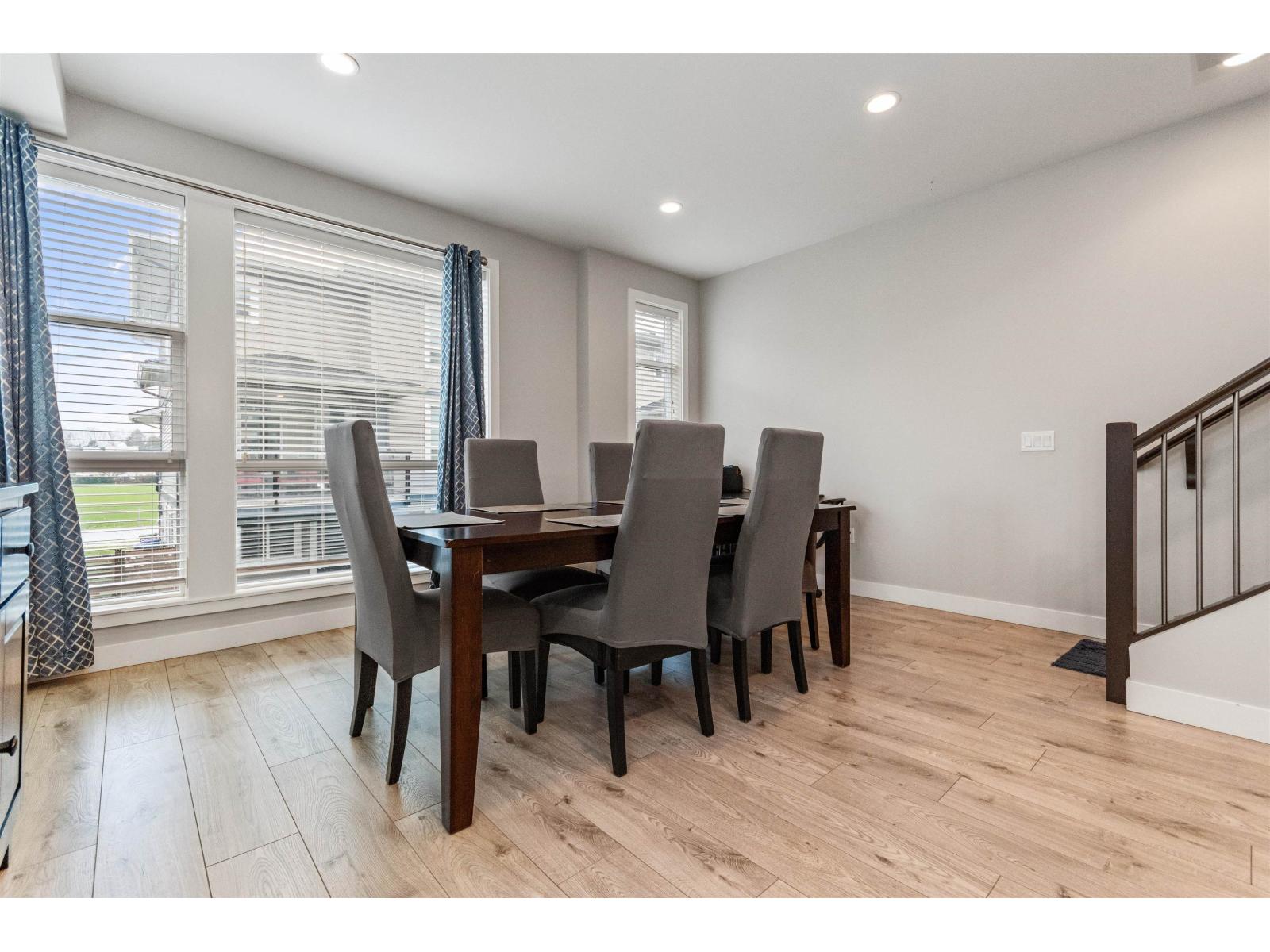 98 8413 MIDTOWN WAY, Chilliwack Proper South, Chilliwack