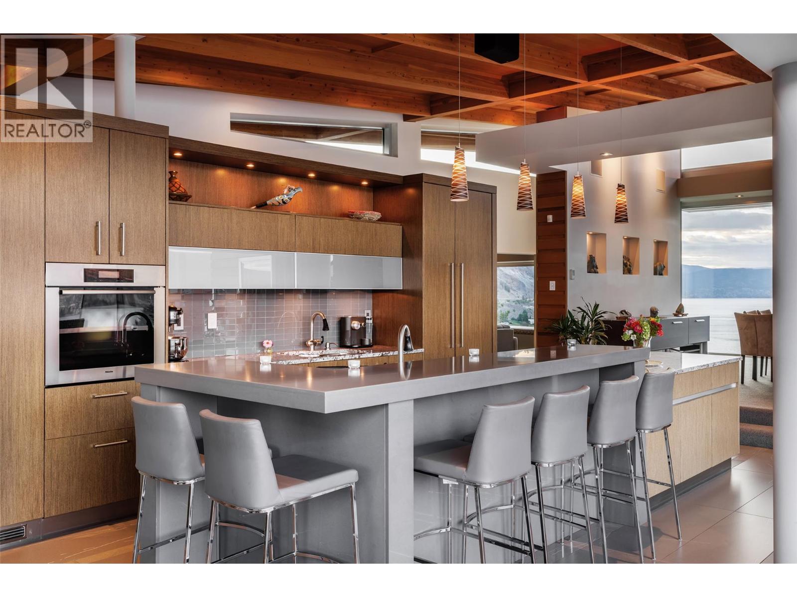 18555 Matsu Drive, Summerland