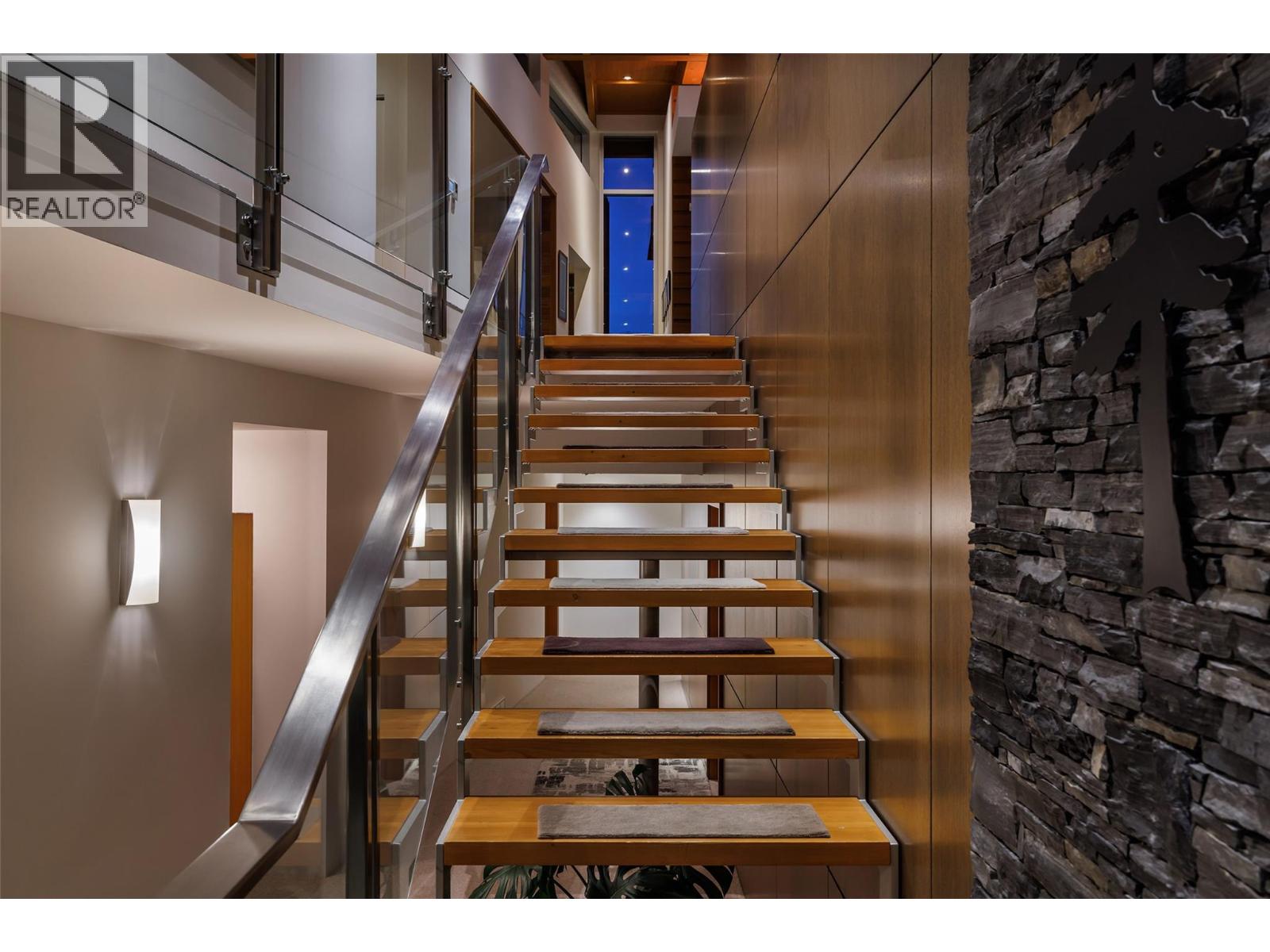 18555 Matsu Drive, Summerland