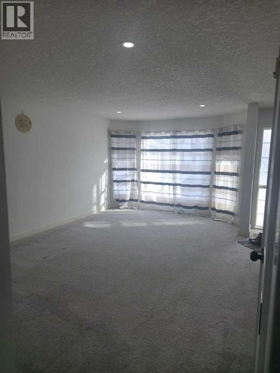 Single Family House for Sale in  Saddlebrook Way NE Saddle Ridge Calgary 