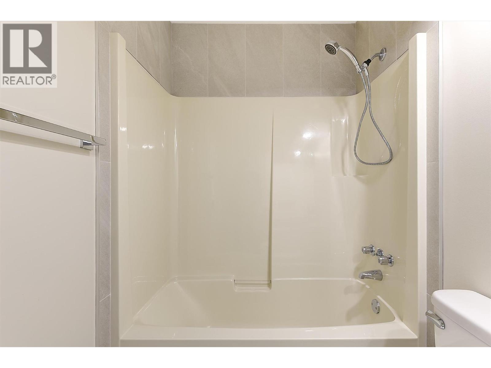 202 1255 Raymer Avenue, Kelowna