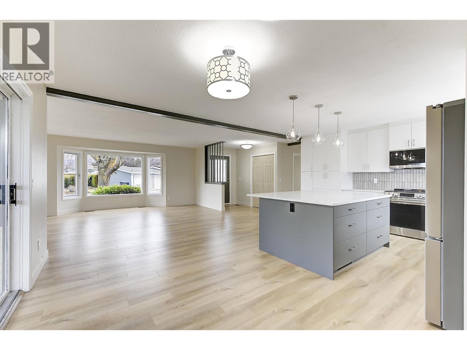 202 1255 Raymer Avenue, Kelowna