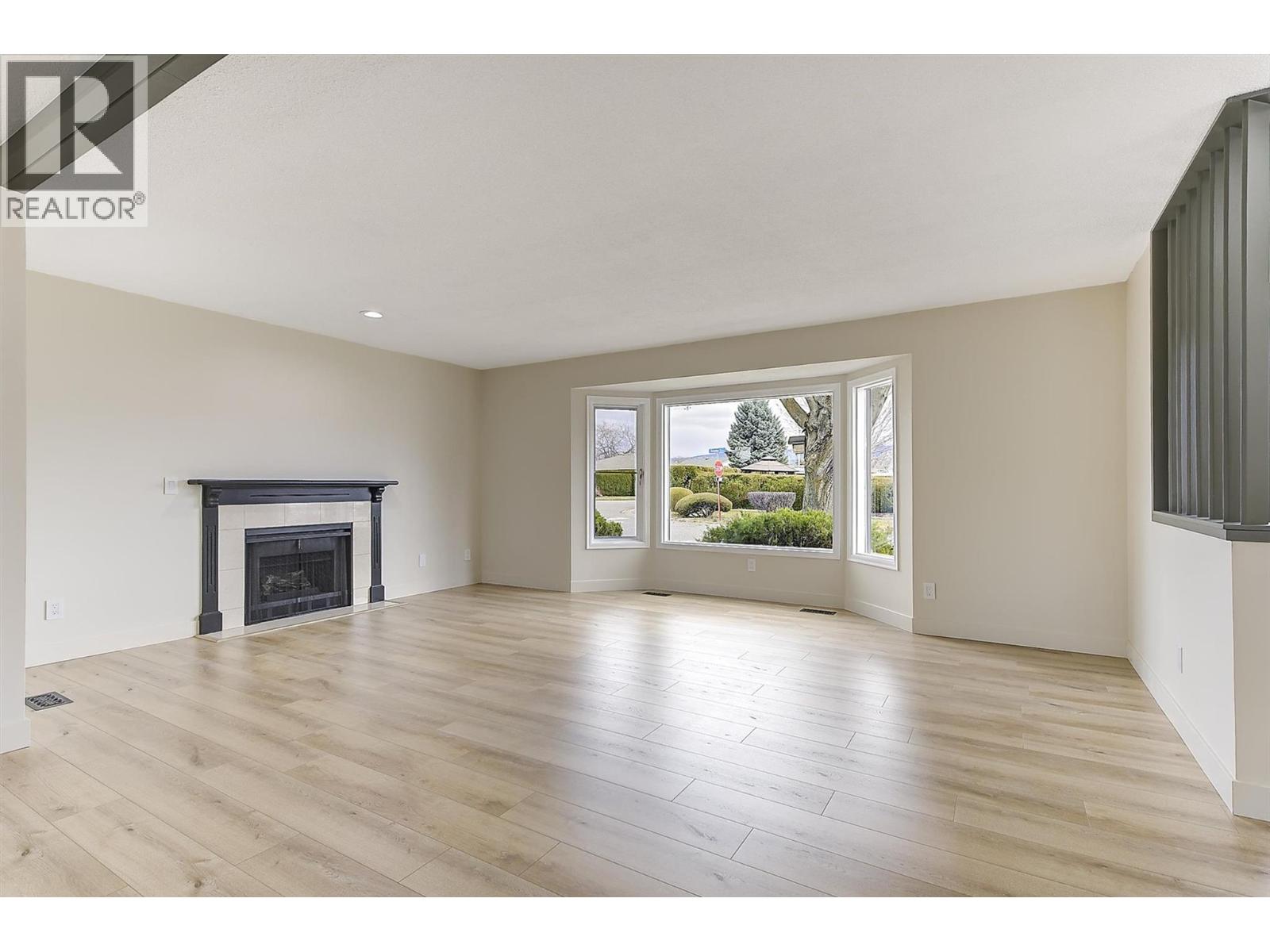 202 1255 Raymer Avenue, Kelowna