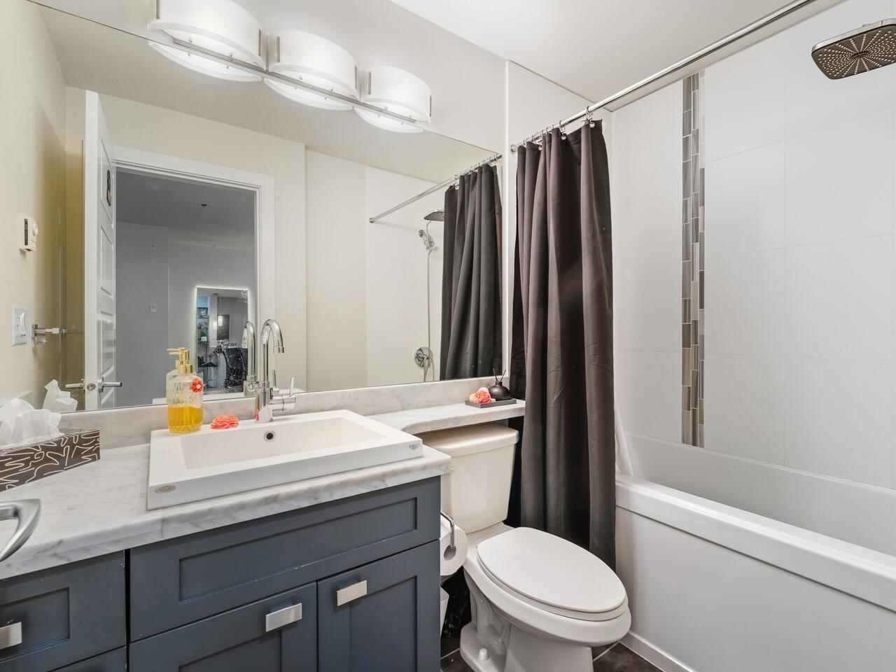 206 20062 FRASER HIGHWAY, Langley