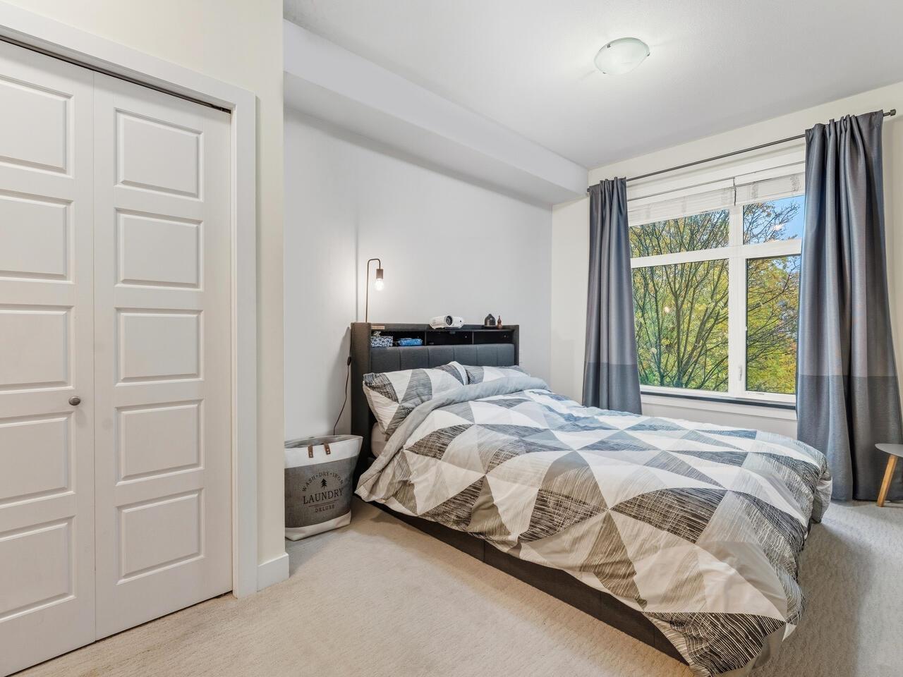 206 20062 FRASER HIGHWAY, Langley