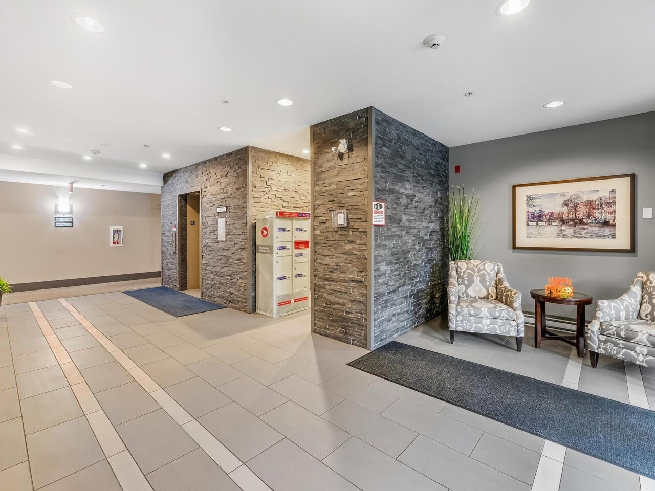 206 20062 FRASER HIGHWAY, Langley