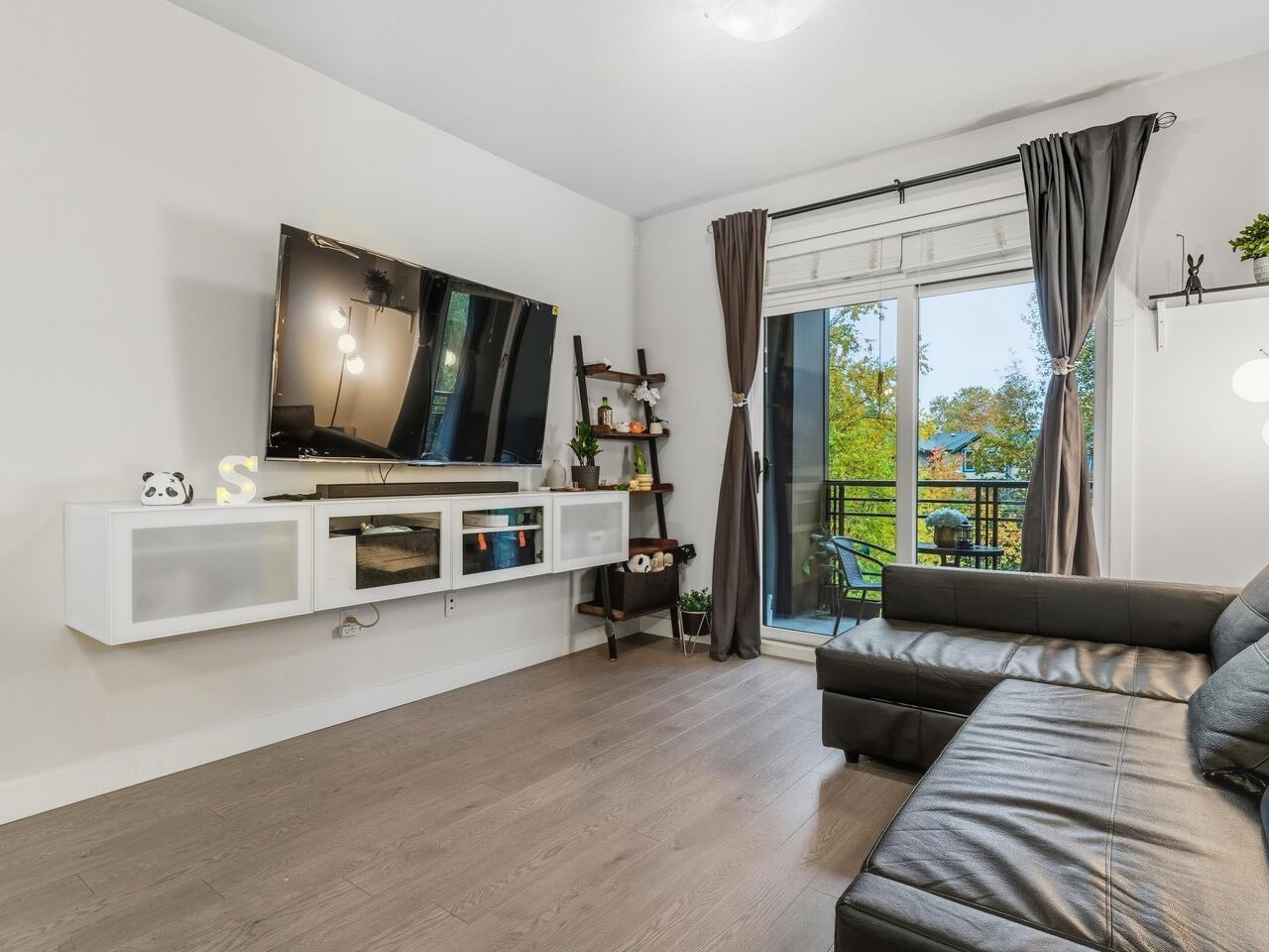 206 20062 FRASER HIGHWAY, Langley