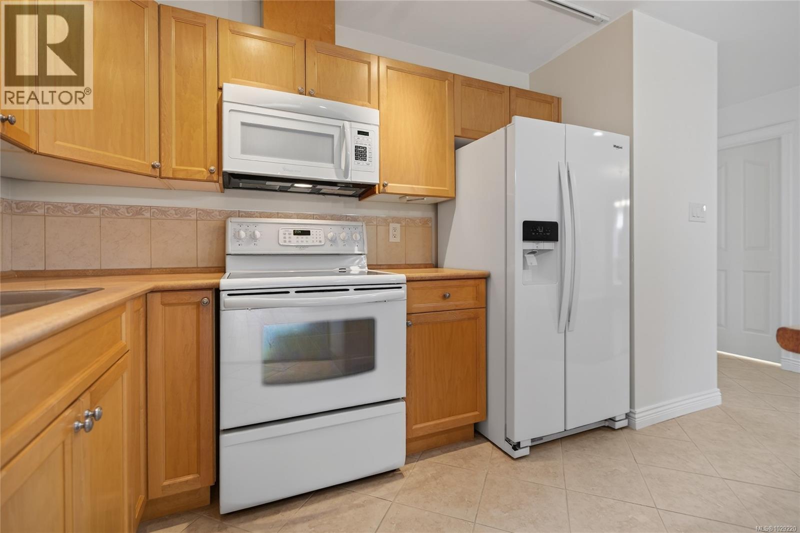 #127 1919 ST. ANDREWS PL - 13