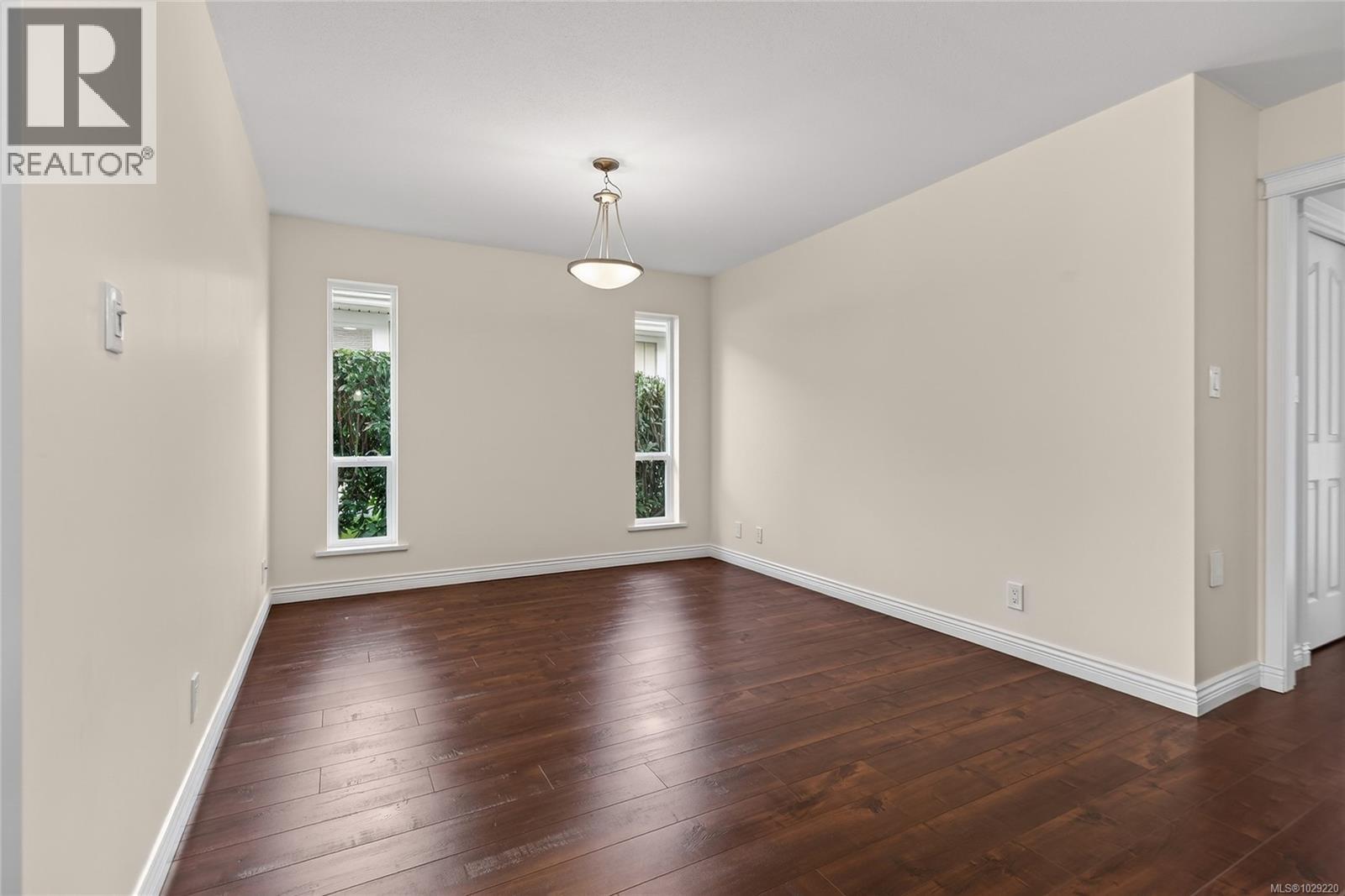 #127 1919 ST. ANDREWS PL - 16