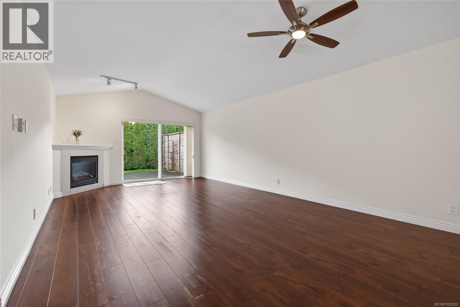 #127 1919 ST. ANDREWS PL - 18