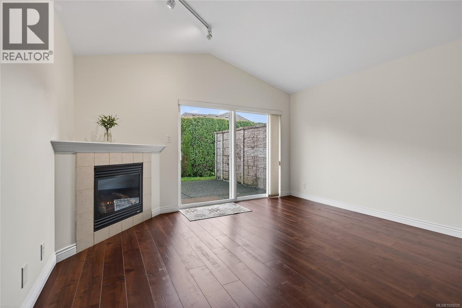 #127 1919 ST. ANDREWS PL - 21