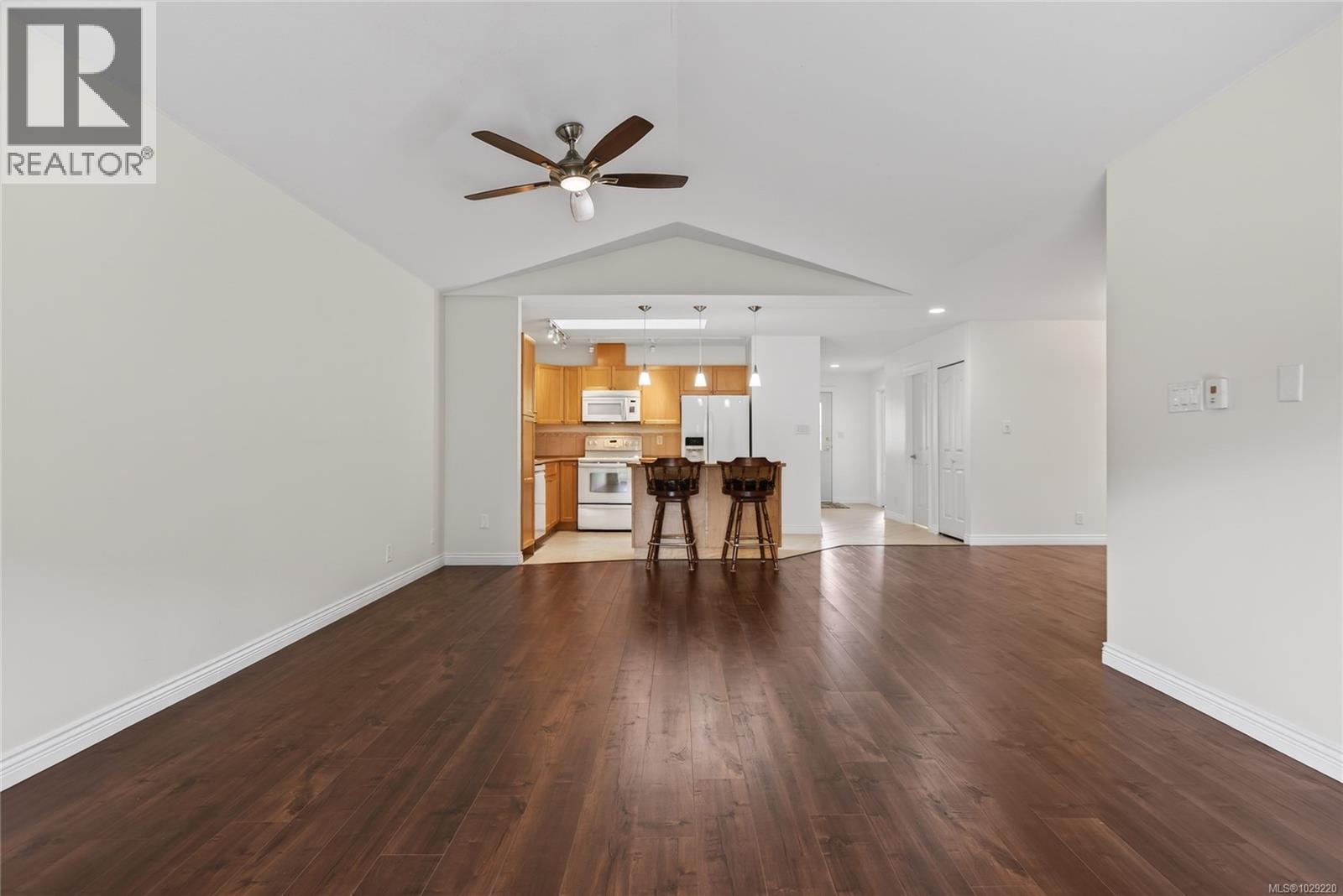 #127 1919 ST. ANDREWS PL - 23