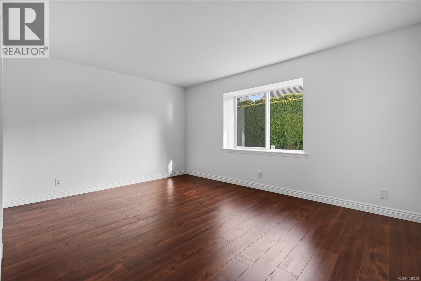 #127 1919 ST. ANDREWS PL - 24