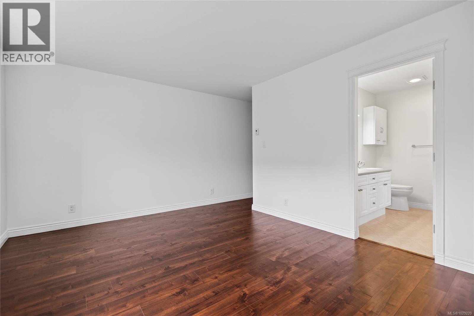 #127 1919 ST. ANDREWS PL - 25