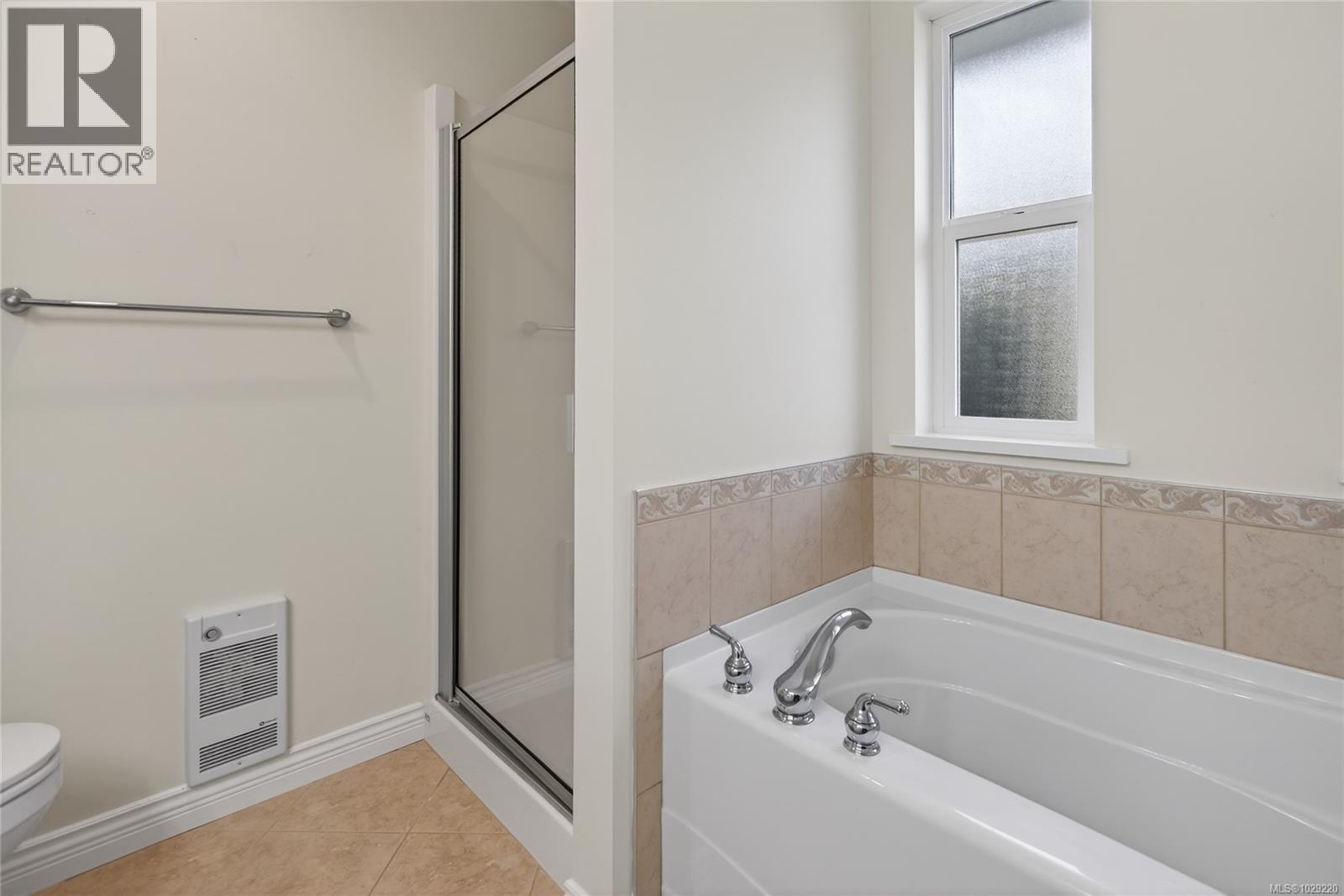 #127 1919 ST. ANDREWS PL - 29