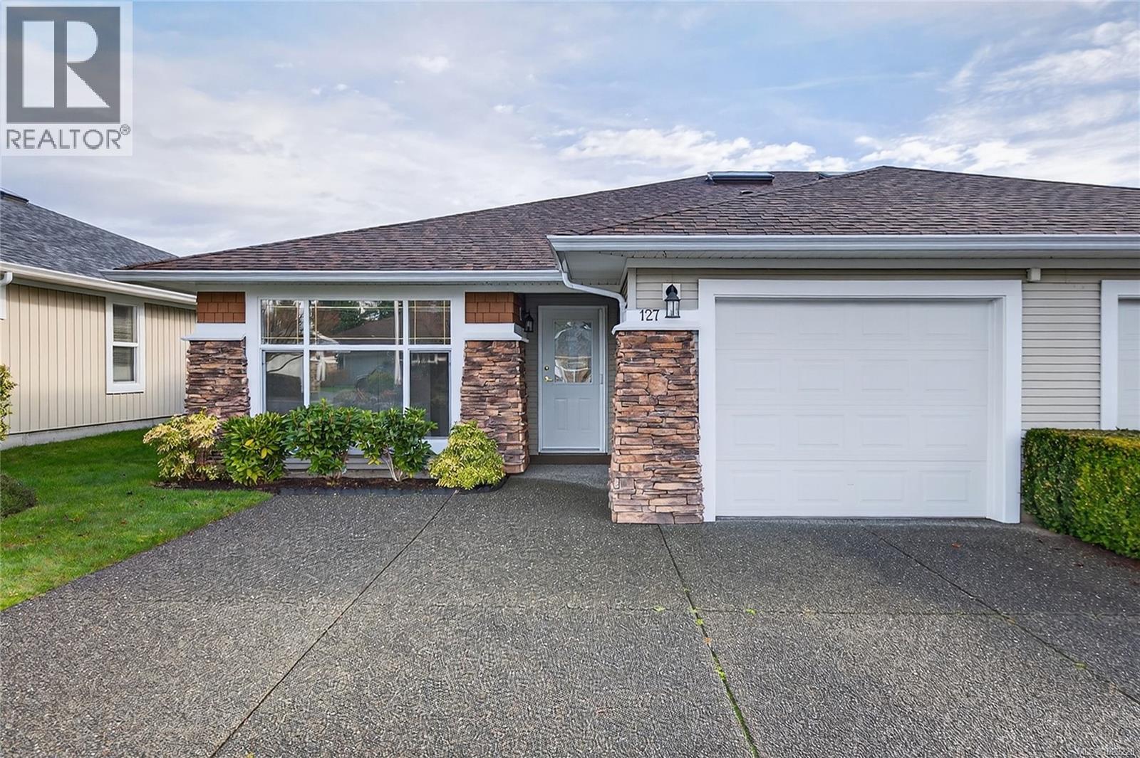 #127 1919 ST. ANDREWS PL - Image 3