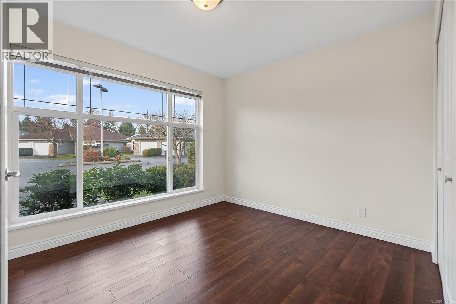 #127 1919 ST. ANDREWS PL - 30