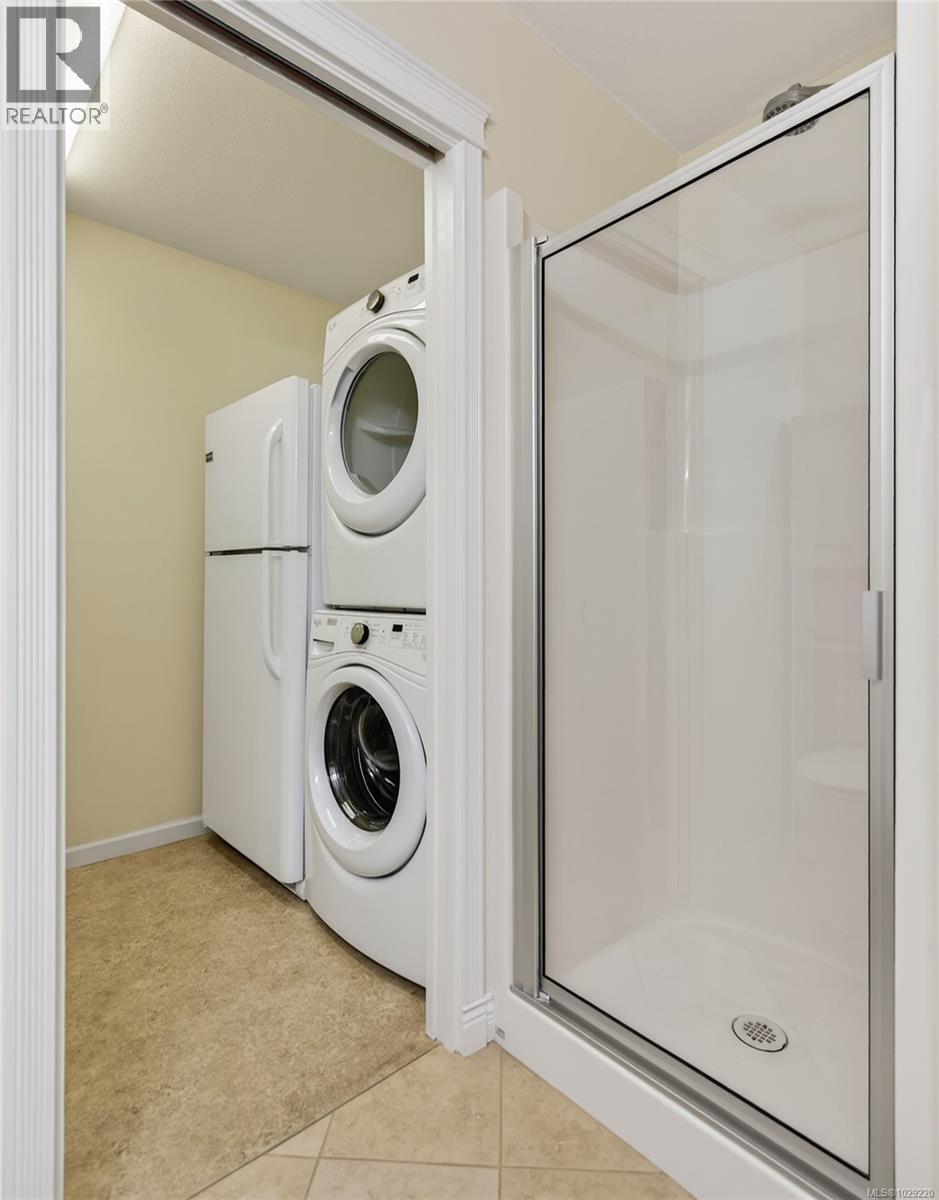 #127 1919 ST. ANDREWS PL - 33