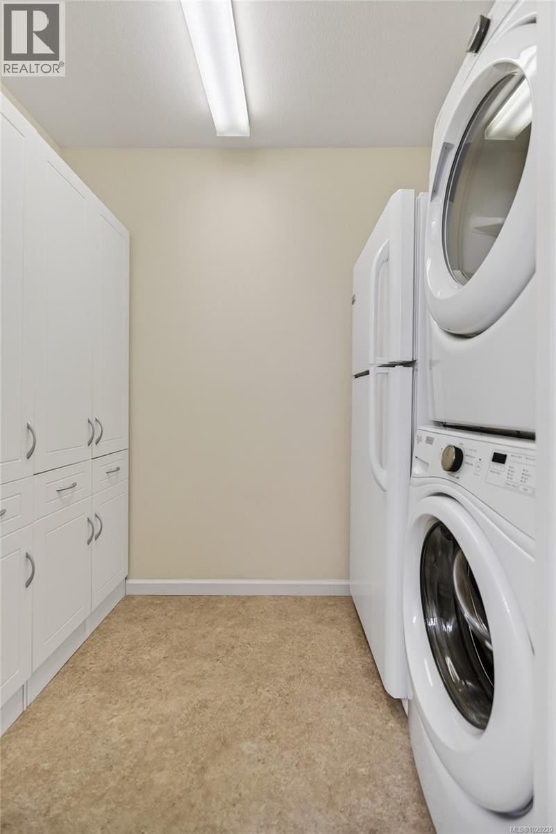 #127 1919 ST. ANDREWS PL - 34