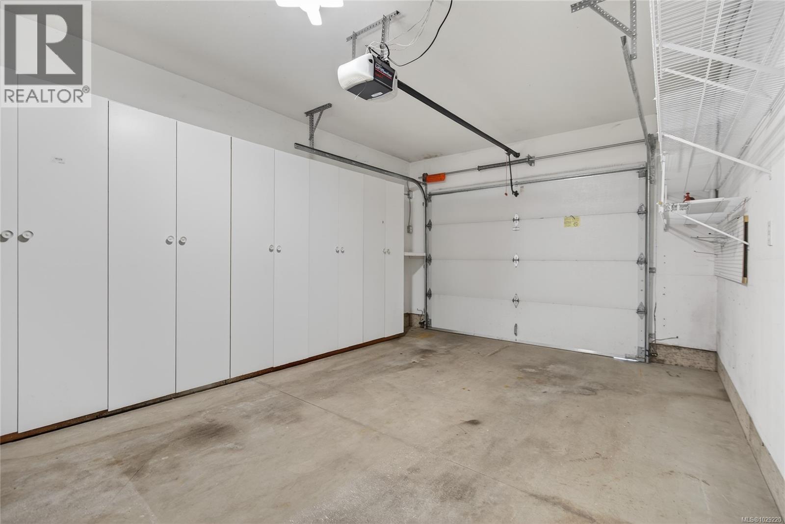 #127 1919 ST. ANDREWS PL - 35