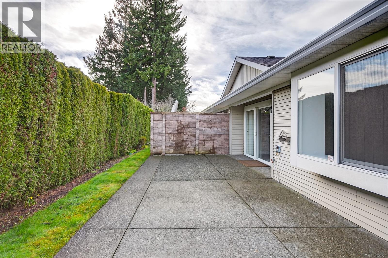 #127 1919 ST. ANDREWS PL - 37