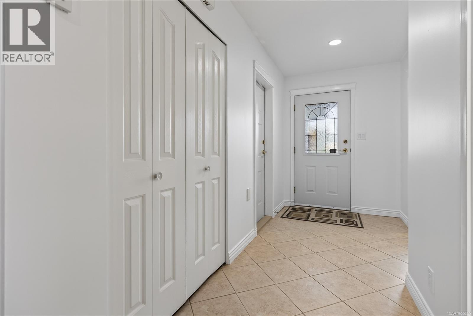 #127 1919 ST. ANDREWS PL - 7