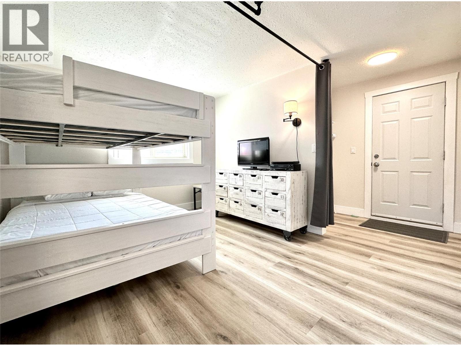 #221 5815 Oleander Drive - 27