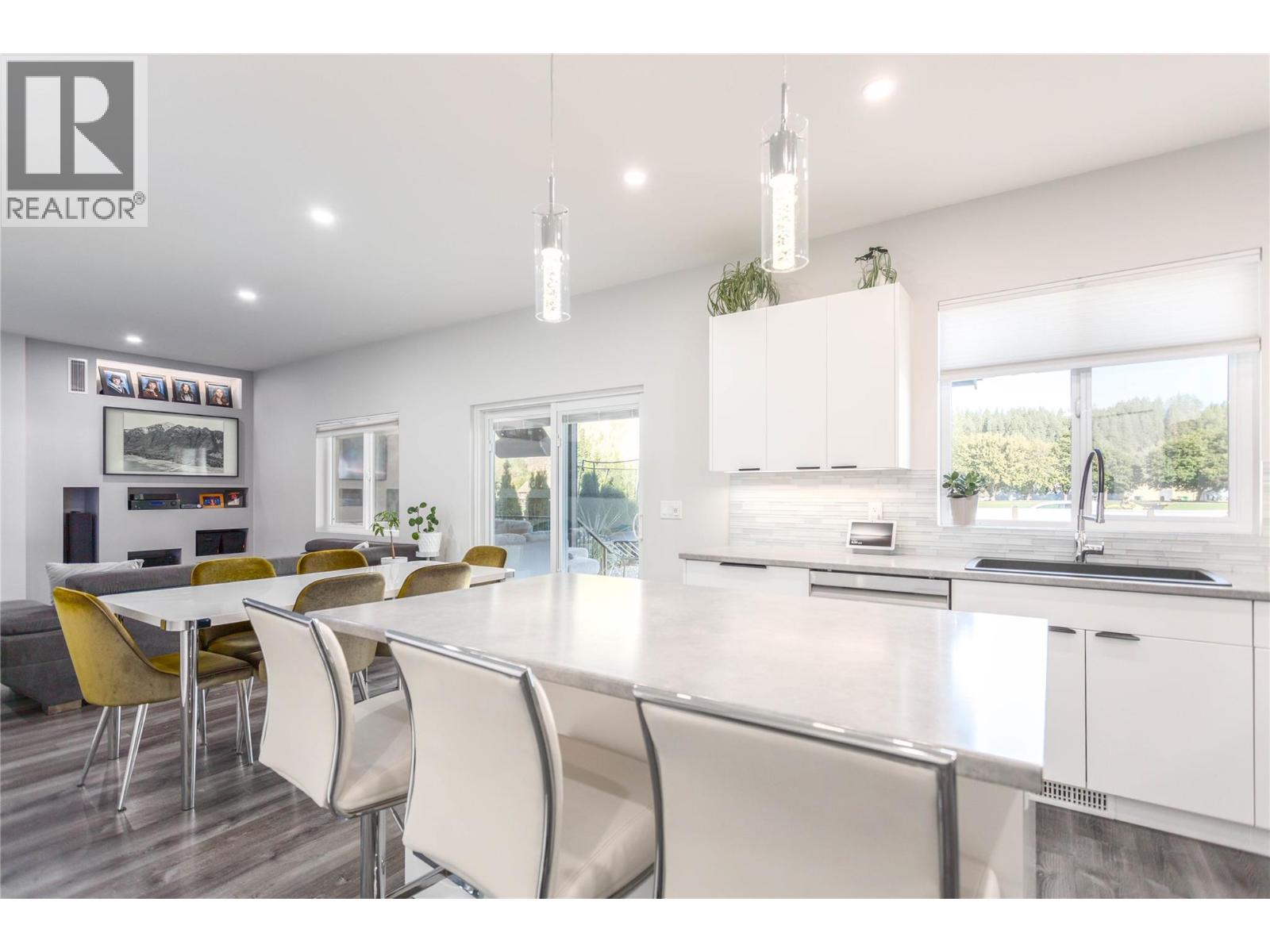 2253 Shuswap Avenue, Lumby