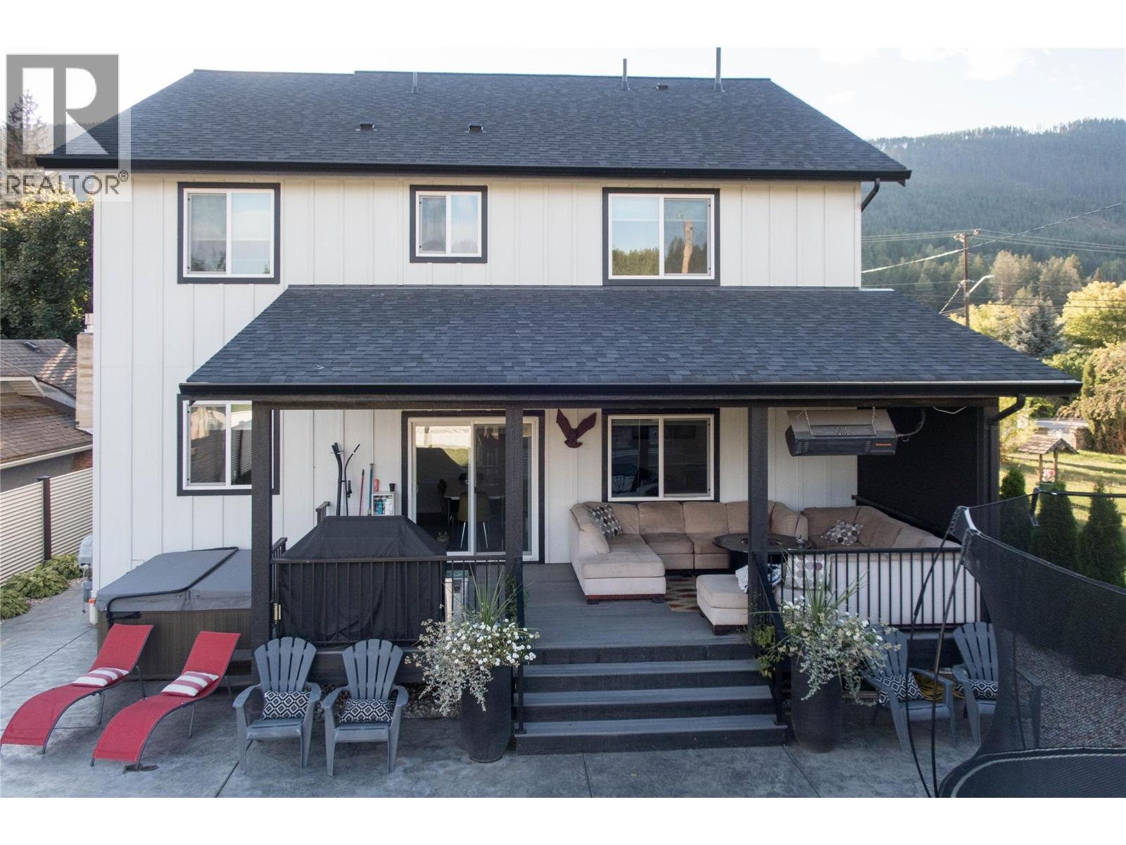 2253 Shuswap Avenue, Lumby