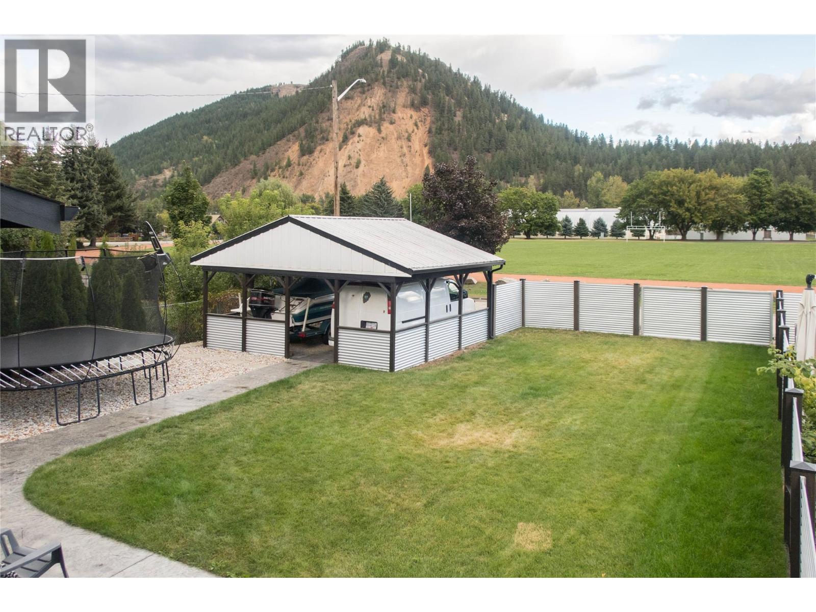 2253 Shuswap Avenue, Lumby