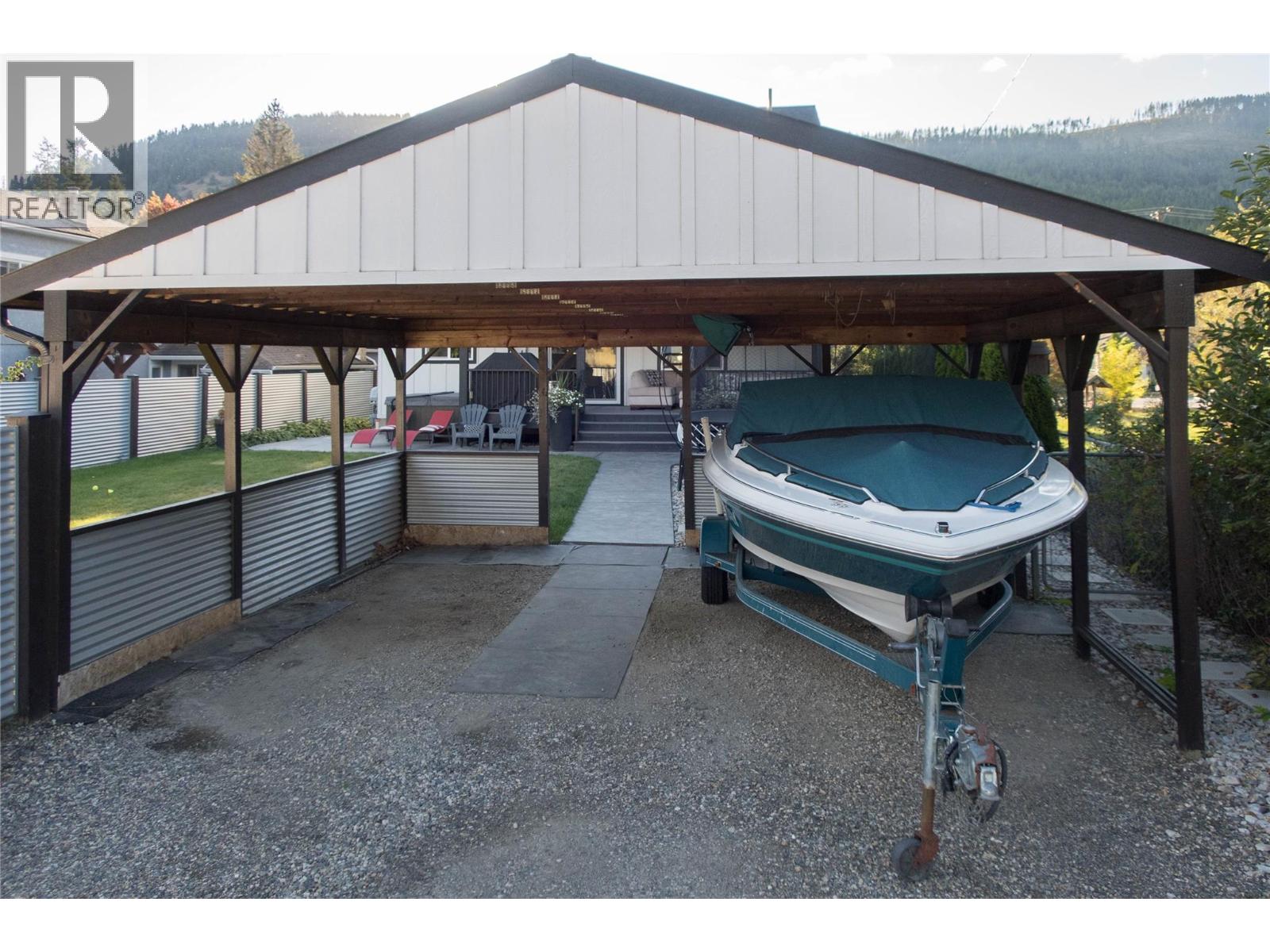 2253 Shuswap Avenue, Lumby