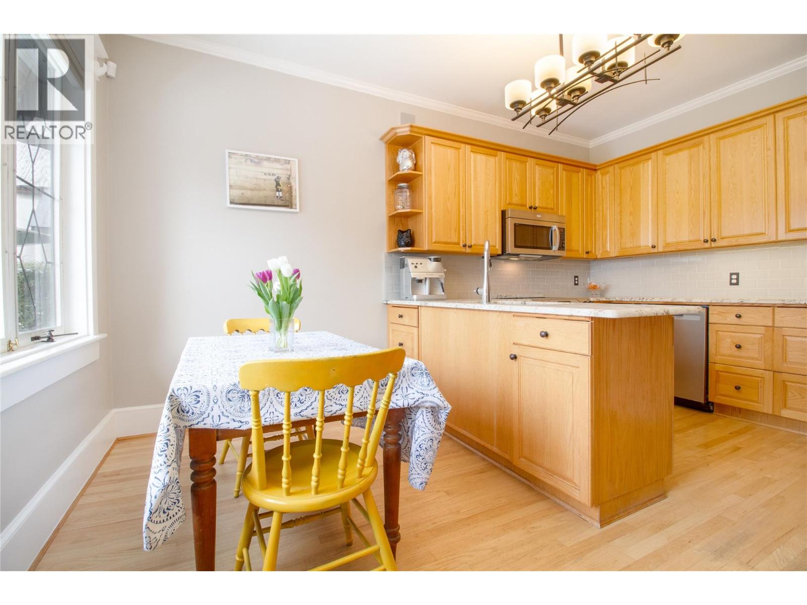 611 Mackenzie Avenue, Revelstoke