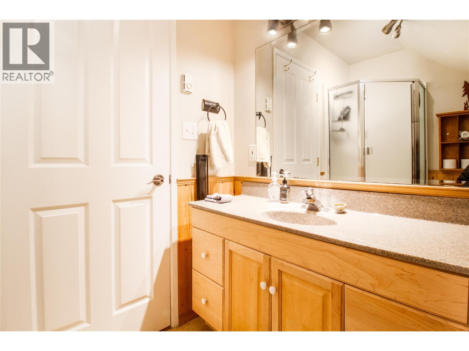 611 Mackenzie Avenue, Revelstoke