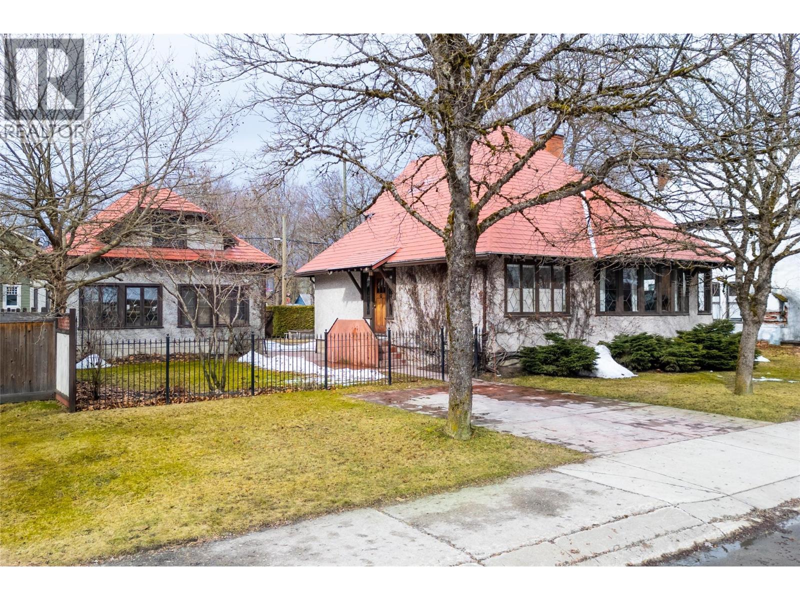 611 Mackenzie Avenue, Revelstoke