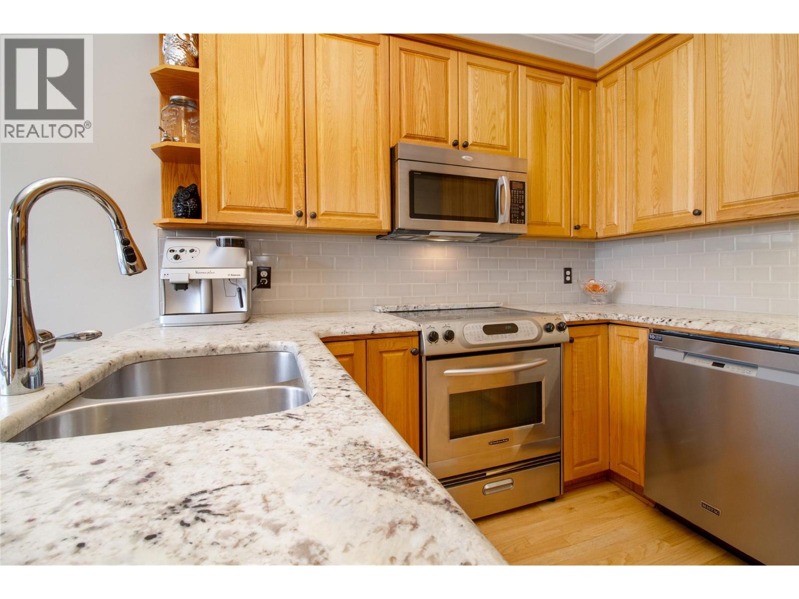 611 Mackenzie Avenue, Revelstoke