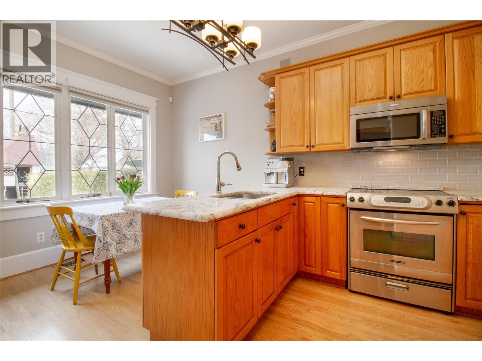 611 Mackenzie Avenue, Revelstoke