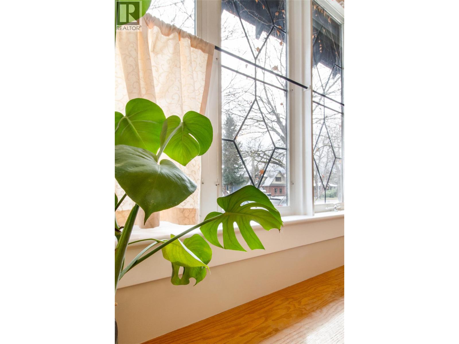 611 Mackenzie Avenue, Revelstoke