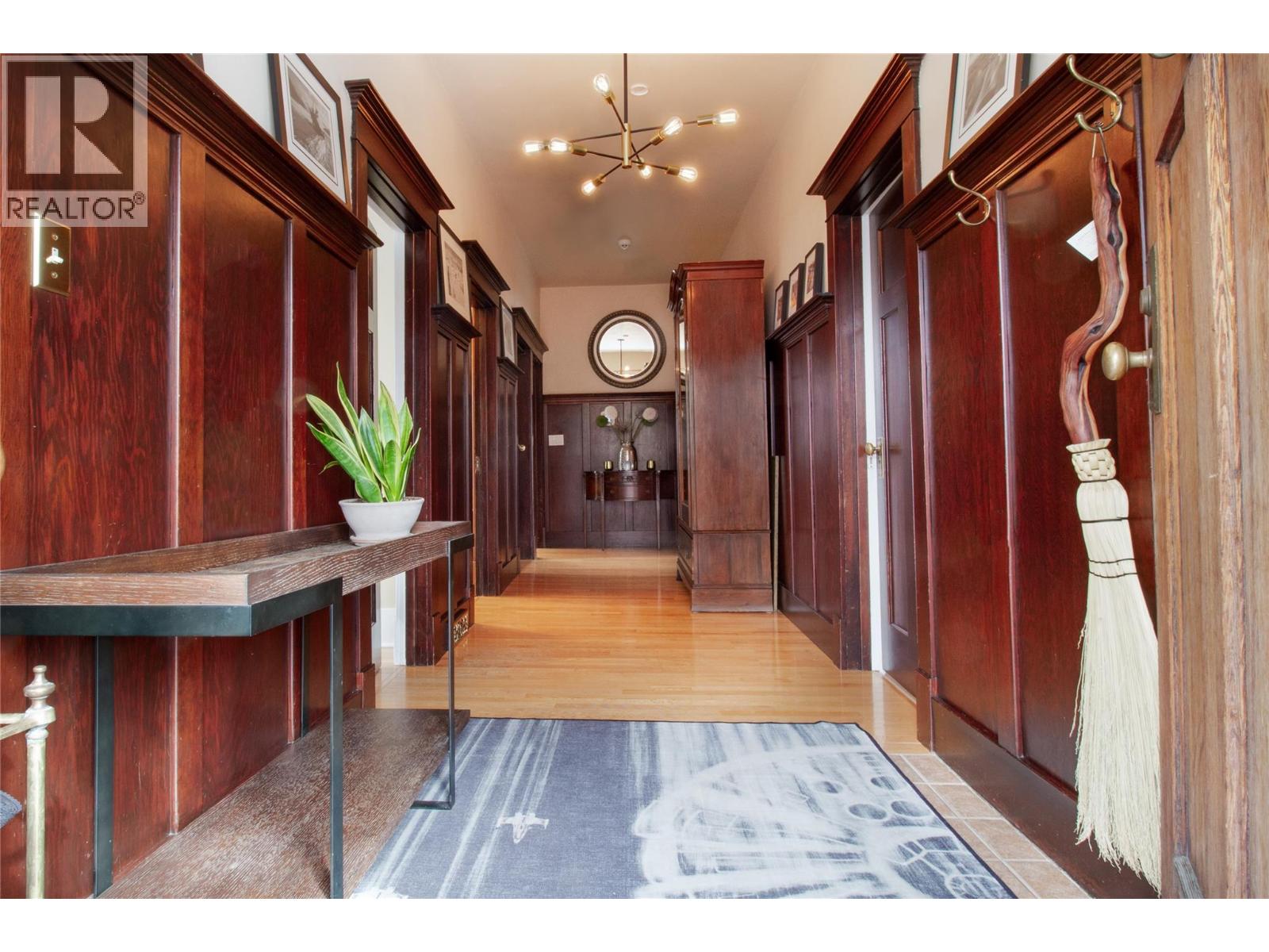 611 Mackenzie Avenue, Revelstoke