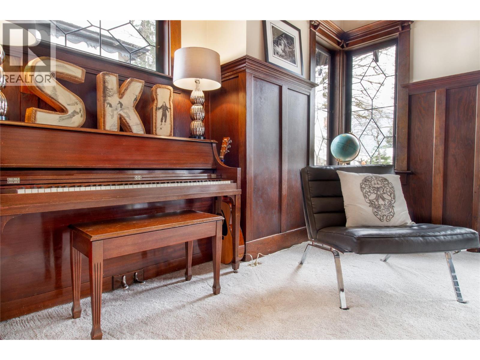 611 Mackenzie Avenue, Revelstoke